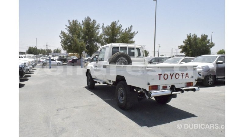 Big with watermark toyota land cruiser estuary import dubai 5352