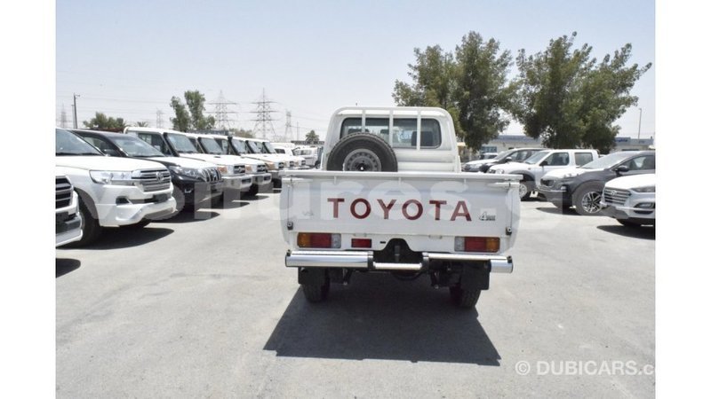 Big with watermark toyota land cruiser estuary import dubai 5352