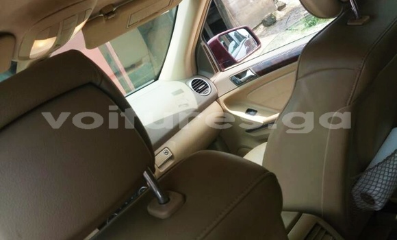 Acheter Occasion Voiture Mercedes-Benz ML–Class Rouge à Libreville, Estuaire Acheter Occasion Voiture Mercedes-Benz ML–Class Rouge à Libreville, Estuaire