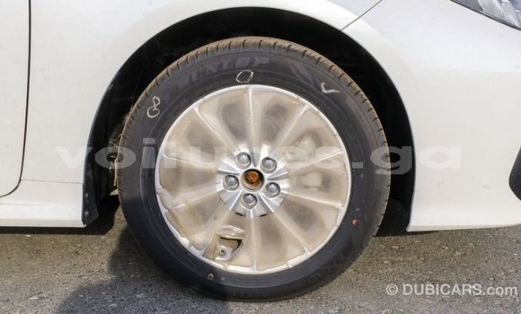 Acheter Import Voiture Toyota Corolla Blanc à Import - Dubai, Estuaire Acheter Import Voiture Toyota Corolla Blanc à Import - Dubai, Estuaire