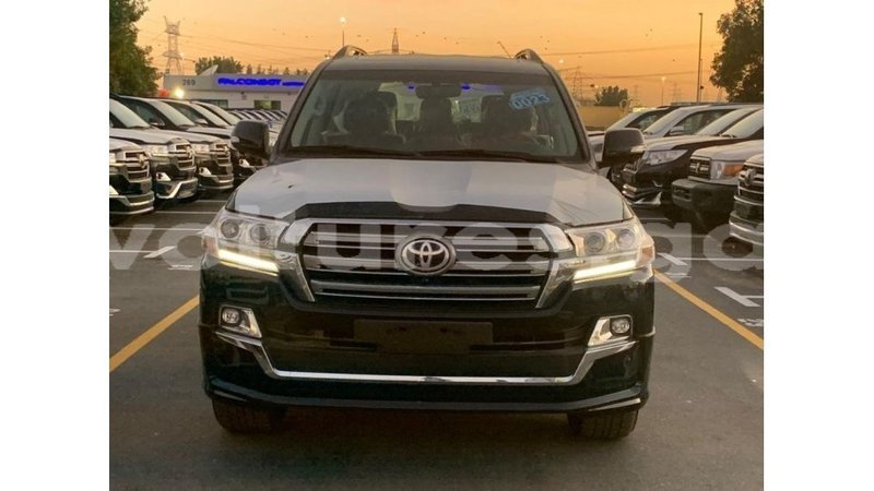 Big with watermark toyota land cruiser estuary import dubai 5367