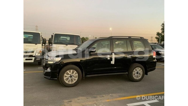 Big with watermark toyota land cruiser estuaire import dubai 5367