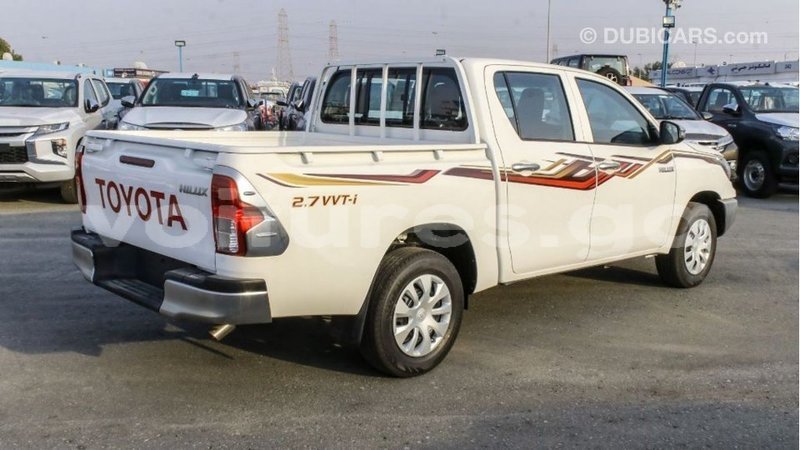 Big with watermark toyota hilux estuaire import dubai 5370