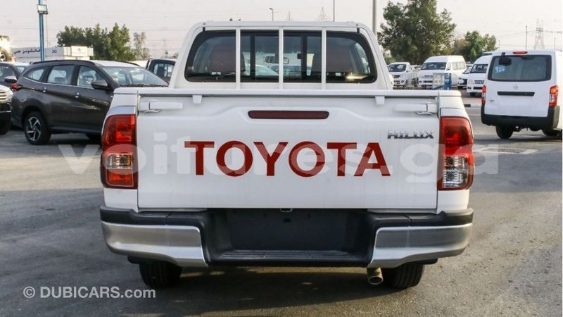 Big with watermark toyota hilux estuary import dubai 5370