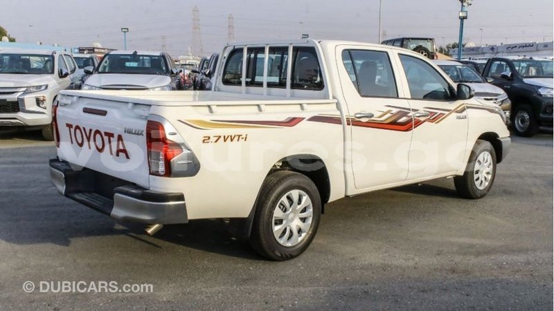 Big with watermark toyota hilux estuary import dubai 5371