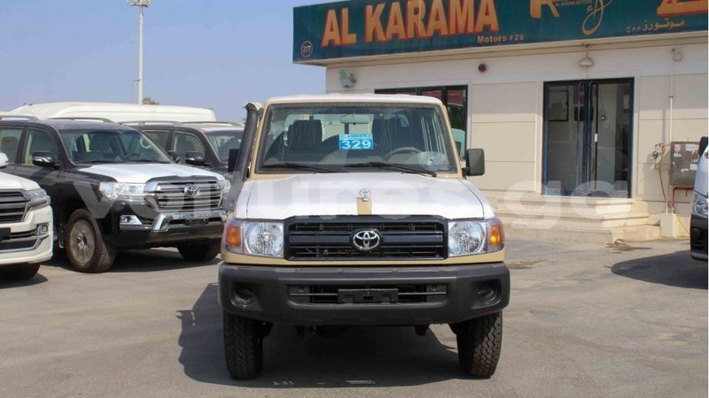 Big with watermark toyota land cruiser estuary import dubai 5373