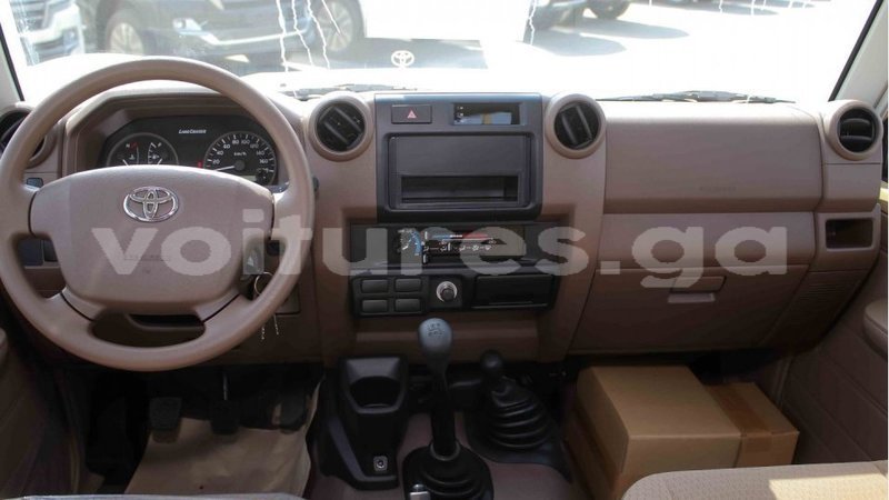 Big with watermark toyota land cruiser estuaire import dubai 5373