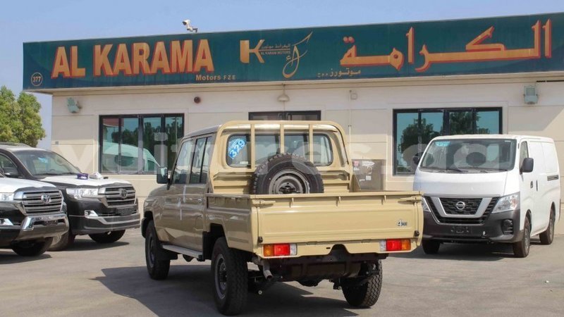 Big with watermark toyota land cruiser estuaire import dubai 5373