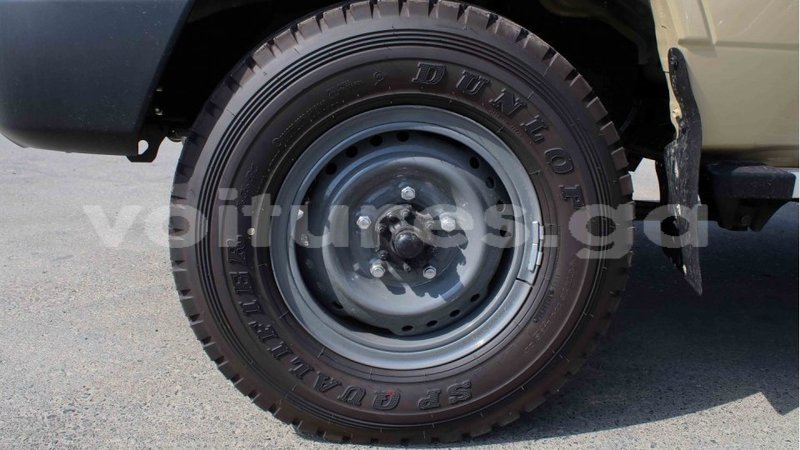 Big with watermark toyota land cruiser estuaire import dubai 5373