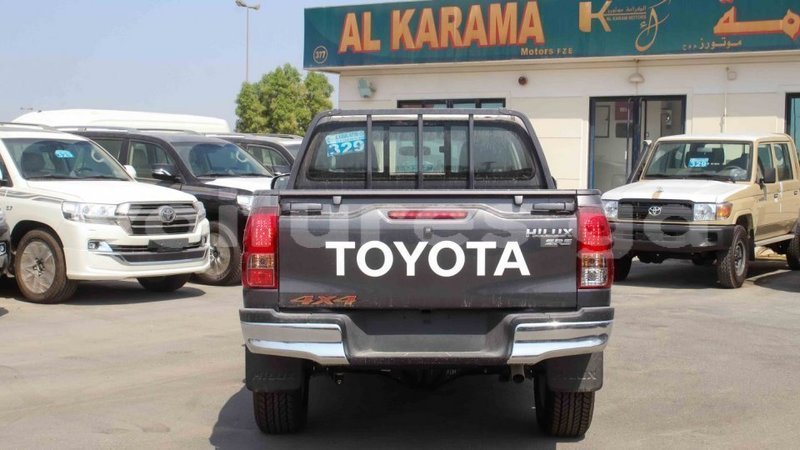 Big with watermark toyota hilux estuary import dubai 5374