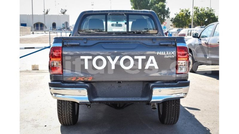 Big with watermark toyota hilux estuaire import dubai 5376