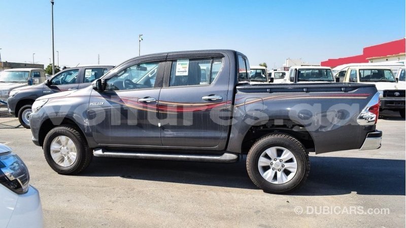 Big with watermark toyota hilux estuaire import dubai 5376