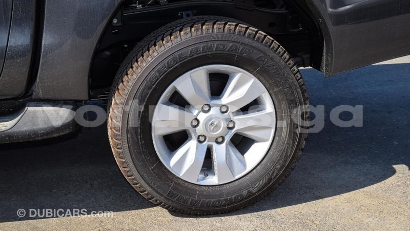 Big with watermark toyota hilux estuary import dubai 5376