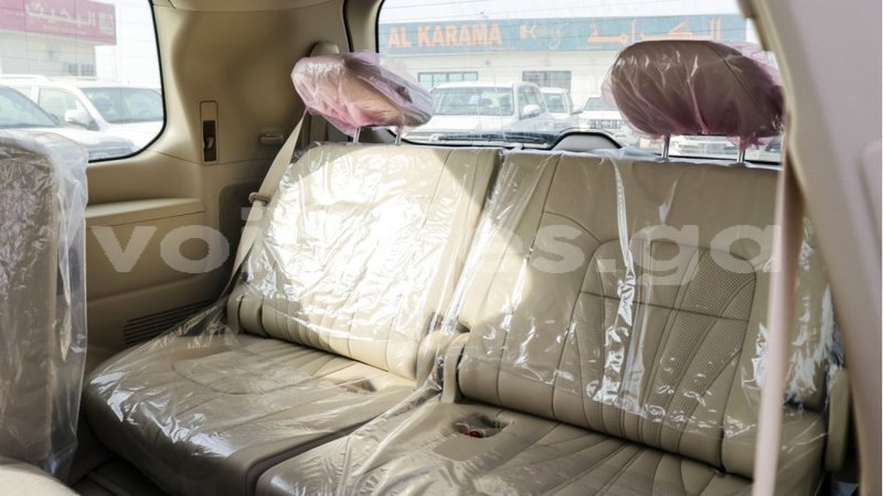 Big with watermark toyota land cruiser estuary import dubai 5377