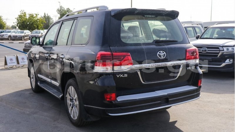 Big with watermark toyota land cruiser estuaire import dubai 5377