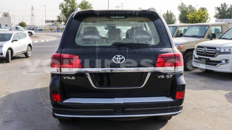 Big with watermark toyota land cruiser estuary import dubai 5377