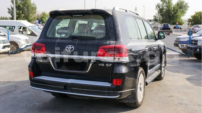 Big with watermark toyota land cruiser estuary import dubai 5377