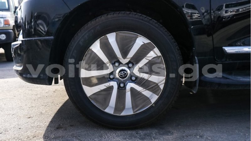 Big with watermark toyota land cruiser estuaire import dubai 5377