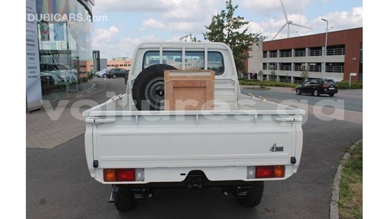 Big with watermark toyota land cruiser estuary import dubai 5380