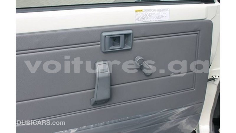 Big with watermark toyota land cruiser estuary import dubai 5380