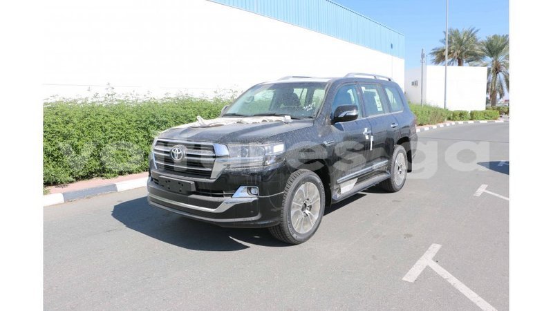 Big with watermark toyota land cruiser estuaire import dubai 5382