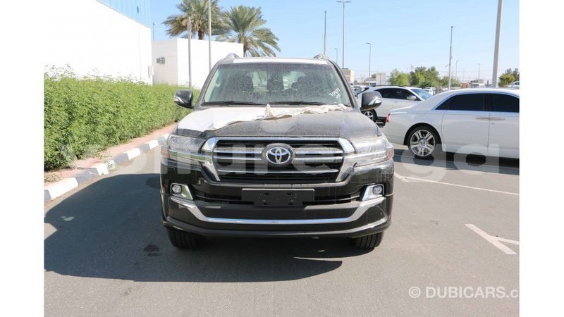 Big with watermark toyota land cruiser estuary import dubai 5382