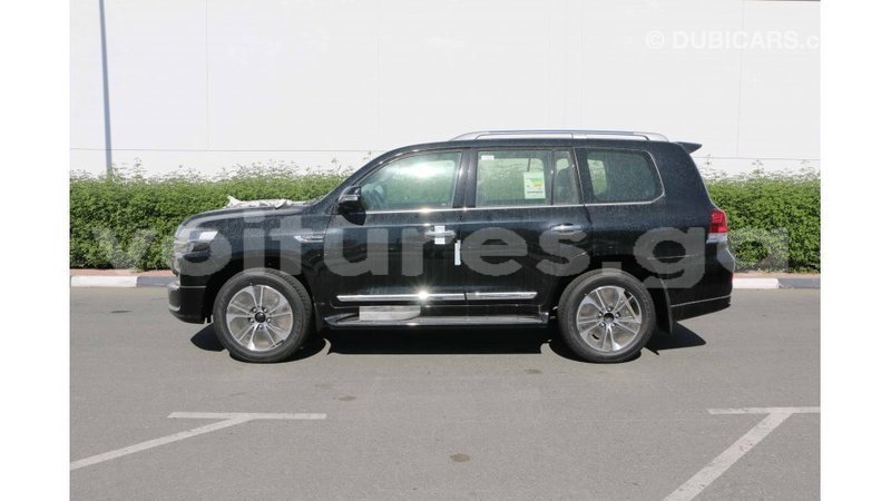 Big with watermark toyota land cruiser estuary import dubai 5382