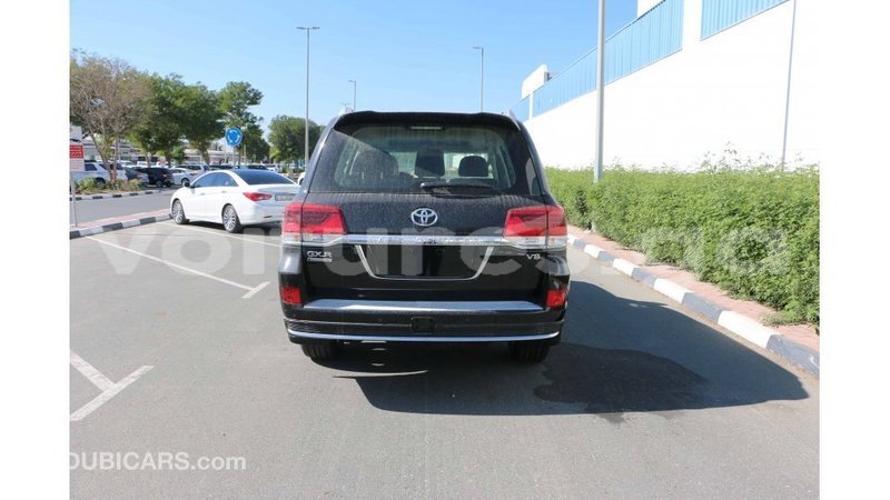 Big with watermark toyota land cruiser estuaire import dubai 5382