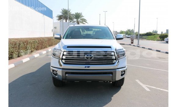 Acheter Import Voiture Toyota Tundra Blanc à Import - Dubai, Estuaire Acheter Import Voiture Toyota Tundra Blanc à Import - Dubai, Estuaire