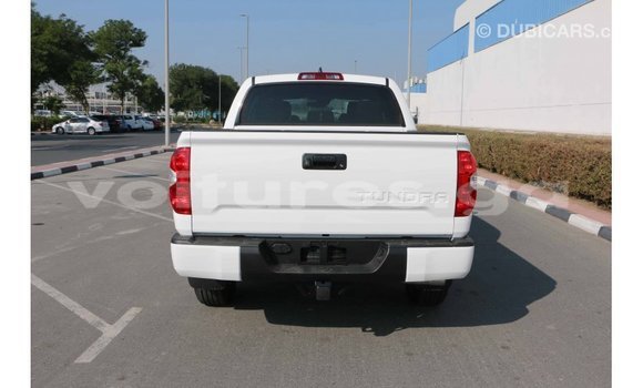 Acheter Import Voiture Toyota Tundra Blanc à Import - Dubai, Estuaire Acheter Import Voiture Toyota Tundra Blanc à Import - Dubai, Estuaire