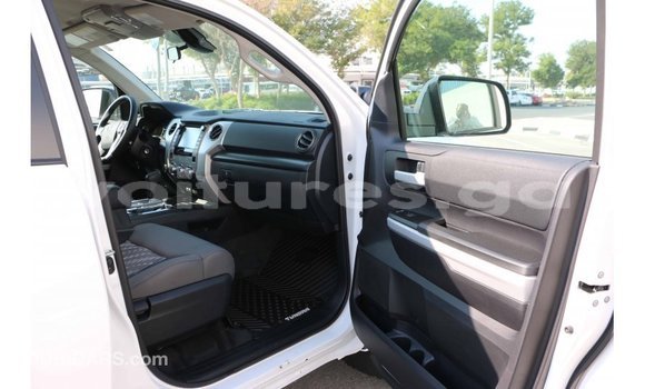 Acheter Import Voiture Toyota Tundra Blanc à Import - Dubai, Estuaire Acheter Import Voiture Toyota Tundra Blanc à Import - Dubai, Estuaire