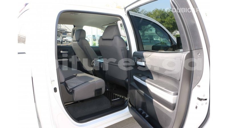 Big with watermark toyota tundra estuary import dubai 5386