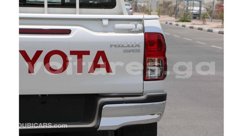 Big with watermark toyota hilux estuary import dubai 5388