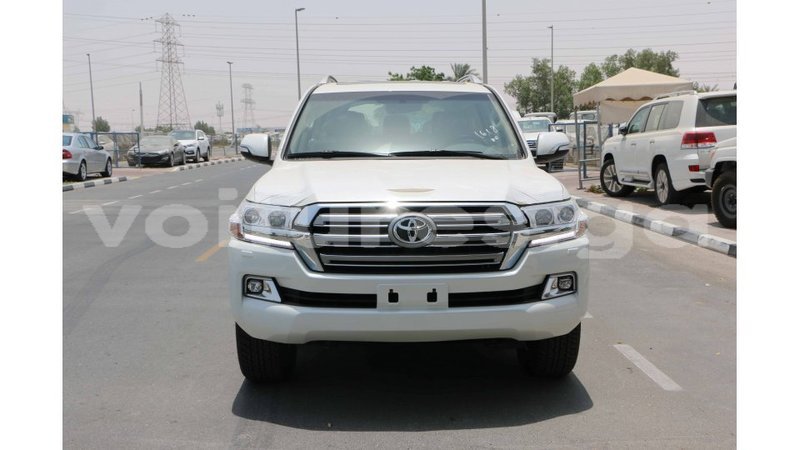 Big with watermark toyota land cruiser estuary import dubai 5389