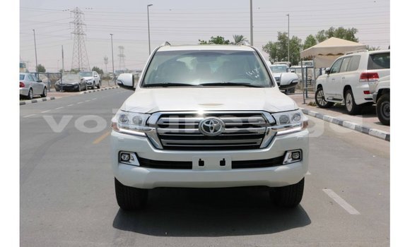 Acheter Import Voiture Toyota Land Cruiser Blanc à Import - Dubai, Estuaire Acheter Import Voiture Toyota Land Cruiser Blanc à Import - Dubai, Estuaire
