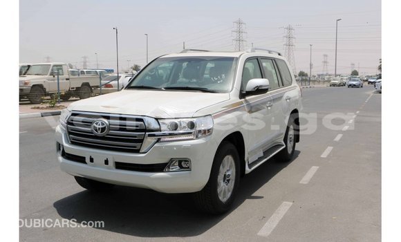 Acheter Import Voiture Toyota Land Cruiser Blanc à Import - Dubai, Estuaire Acheter Import Voiture Toyota Land Cruiser Blanc à Import - Dubai, Estuaire