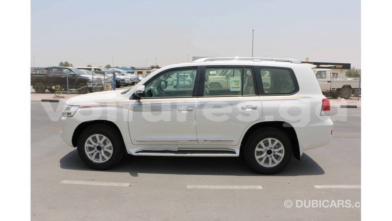 Big with watermark toyota land cruiser estuary import dubai 5389