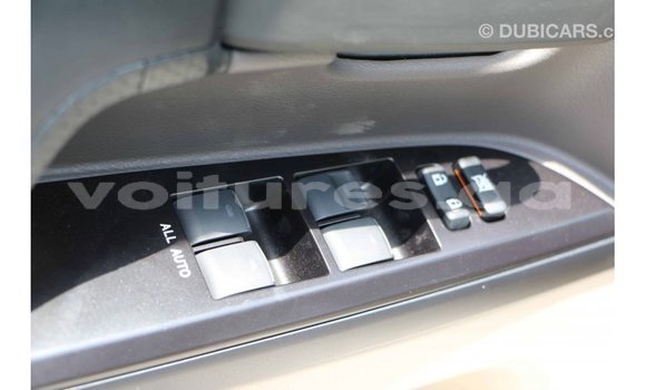 Acheter Import Voiture Toyota Land Cruiser Blanc à Import - Dubai, Estuaire Acheter Import Voiture Toyota Land Cruiser Blanc à Import - Dubai, Estuaire