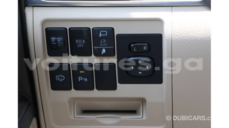 Big with watermark toyota land cruiser estuary import dubai 5389