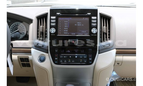 Acheter Import Voiture Toyota Land Cruiser Blanc à Import - Dubai, Estuaire Acheter Import Voiture Toyota Land Cruiser Blanc à Import - Dubai, Estuaire