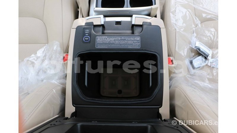 Big with watermark toyota land cruiser estuary import dubai 5389