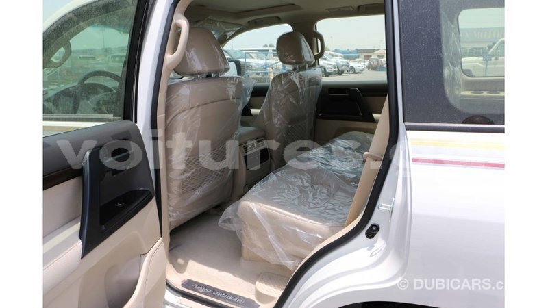 Big with watermark toyota land cruiser estuary import dubai 5389