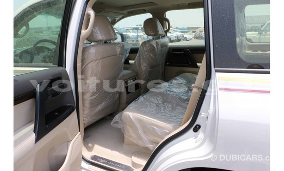 Acheter Import Voiture Toyota Land Cruiser Blanc à Import - Dubai, Estuaire Acheter Import Voiture Toyota Land Cruiser Blanc à Import - Dubai, Estuaire