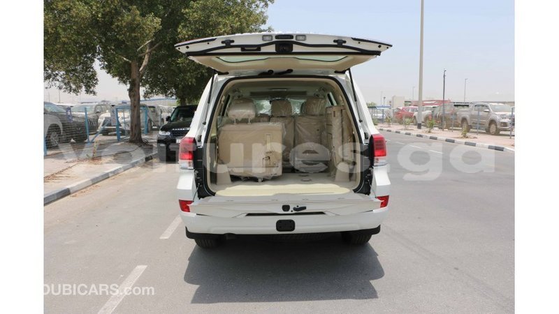 Big with watermark toyota land cruiser estuary import dubai 5389