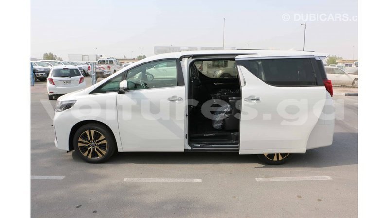 Big with watermark toyota alphard estuary import dubai 5390