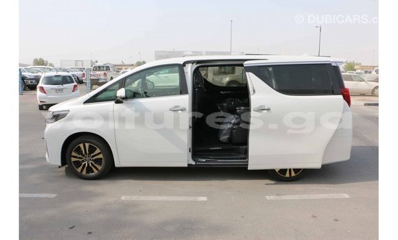Acheter Import Voiture Toyota Alphard Blanc à Import - Dubai, Estuaire Acheter Import Voiture Toyota Alphard Blanc à Import - Dubai, Estuaire