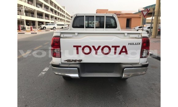 Sayi Imported Toyota Hilux White Mota in Import - Dubai a estuary Sayi Imported Toyota Hilux White Mota in Import - Dubai a estuary