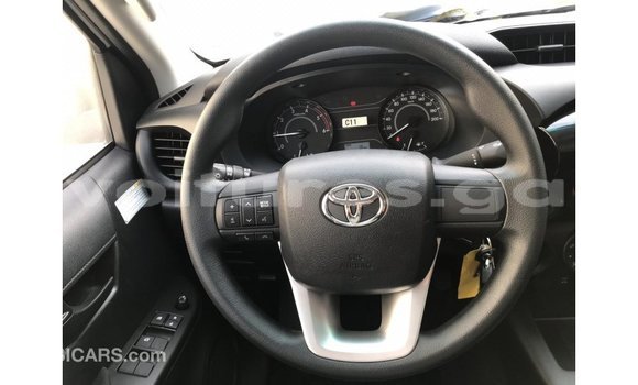Sayi Imported Toyota Hilux White Mota in Import - Dubai a estuary Sayi Imported Toyota Hilux White Mota in Import - Dubai a estuary