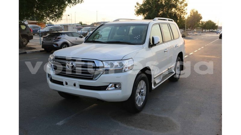 Big with watermark toyota land cruiser estuary import dubai 5392