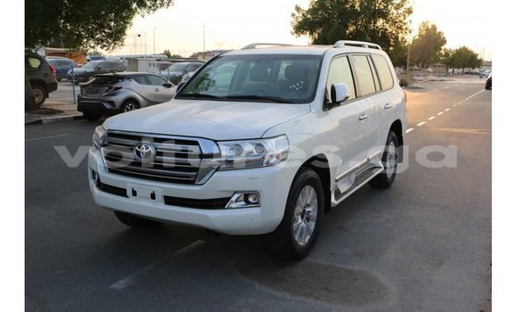 Acheter Import Voiture Toyota Land Cruiser Blanc à Import - Dubai, Estuaire Acheter Import Voiture Toyota Land Cruiser Blanc à Import - Dubai, Estuaire